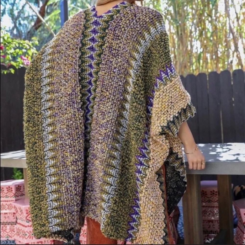 The NANOUK Crochet Patterned Ruana - Picture 4 of 6